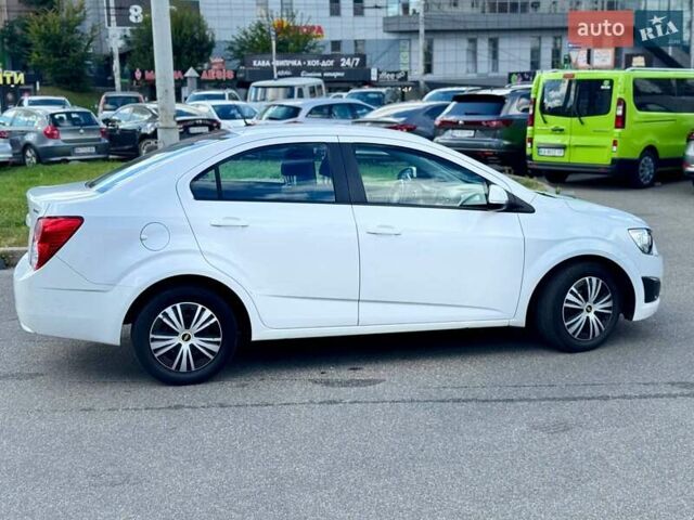 Белый Шевроле Авео, объемом двигателя 1.4 л и пробегом 160 тыс. км за 5000 $, фото 9 на Automoto.ua