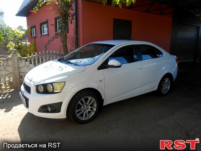 Белый Шевроле Авео, объемом двигателя 1.4 л и пробегом 150 тыс. км за 5000 $, фото 3 на Automoto.ua