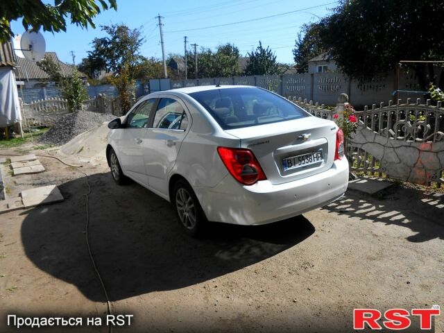 Белый Шевроле Авео, объемом двигателя 1.4 л и пробегом 150 тыс. км за 5000 $, фото 2 на Automoto.ua