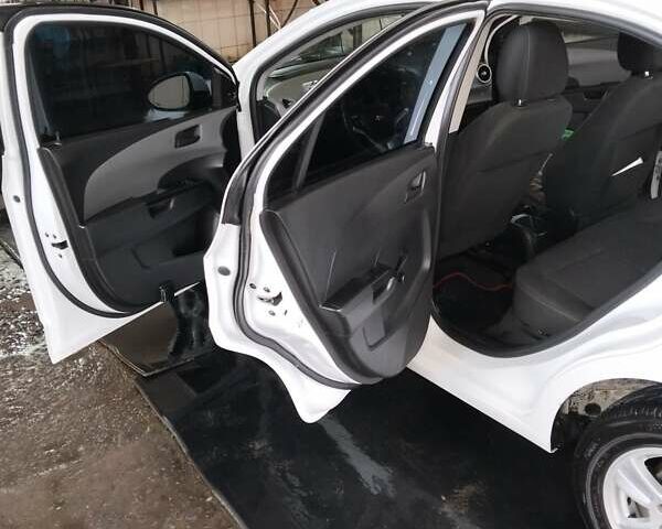 Белый Шевроле Авео, объемом двигателя 1.25 л и пробегом 215 тыс. км за 7000 $, фото 10 на Automoto.ua