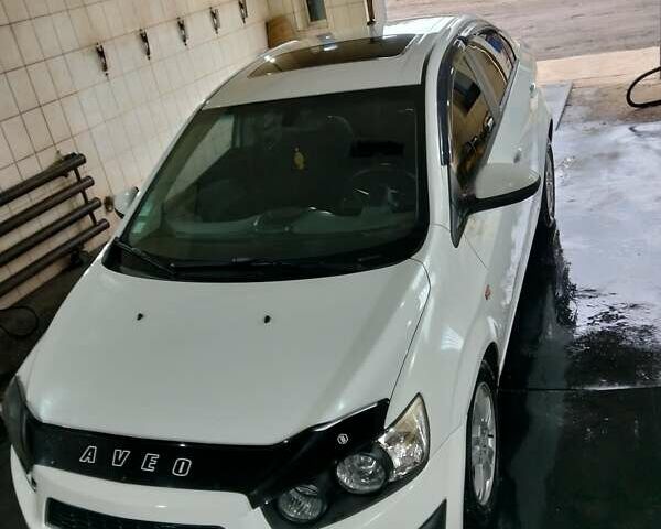 Белый Шевроле Авео, объемом двигателя 1.25 л и пробегом 215 тыс. км за 7000 $, фото 4 на Automoto.ua