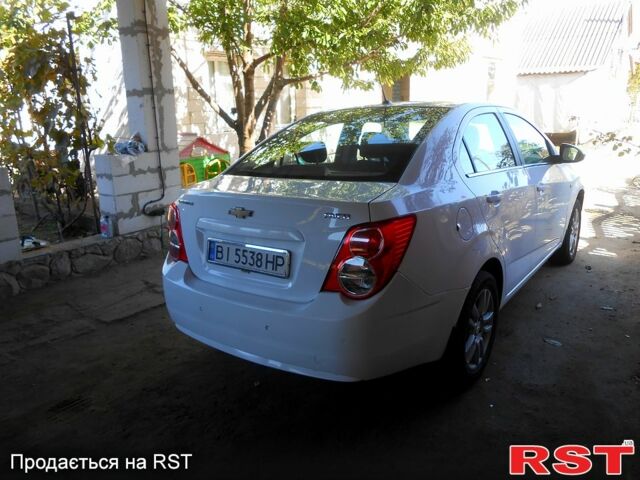 Белый Шевроле Авео, объемом двигателя 1.4 л и пробегом 150 тыс. км за 5000 $, фото 5 на Automoto.ua