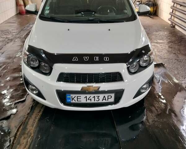Белый Шевроле Авео, объемом двигателя 1.25 л и пробегом 215 тыс. км за 7000 $, фото 2 на Automoto.ua