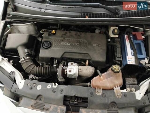 Белый Шевроле Авео, объемом двигателя 1.25 л и пробегом 215 тыс. км за 7000 $, фото 12 на Automoto.ua