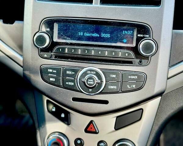 Белый Шевроле Авео, объемом двигателя 1.4 л и пробегом 160 тыс. км за 5000 $, фото 10 на Automoto.ua