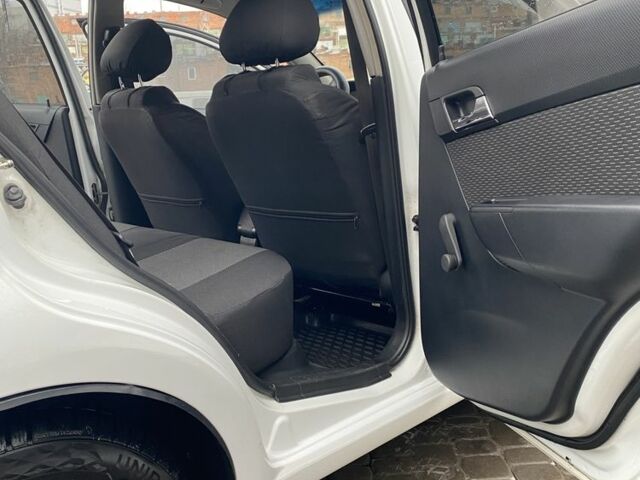 Белый Шевроле Авео, объемом двигателя 1.4 л и пробегом 149 тыс. км за 5250 $, фото 12 на Automoto.ua