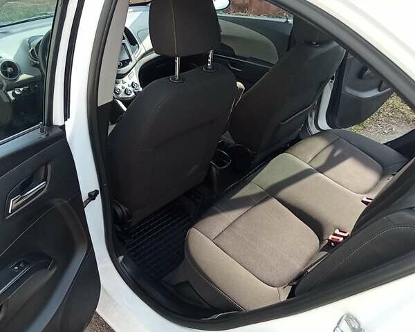 Белый Шевроле Авео, объемом двигателя 1.4 л и пробегом 176 тыс. км за 6400 $, фото 7 на Automoto.ua