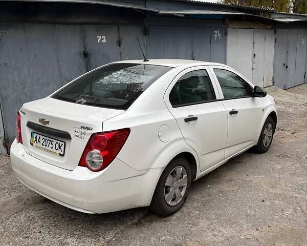 Білий Шевроле Авео, об'ємом двигуна 1.4 л та пробігом 122 тис. км за 5500 $, фото 3 на Automoto.ua