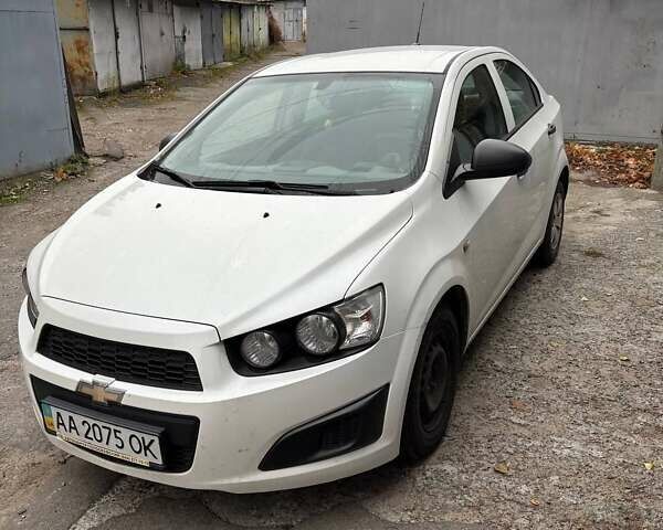 Білий Шевроле Авео, об'ємом двигуна 1.4 л та пробігом 122 тис. км за 5500 $, фото 2 на Automoto.ua