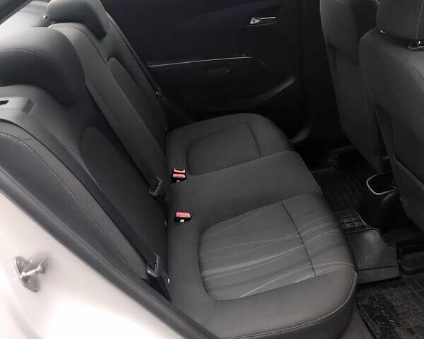 Білий Шевроле Авео, об'ємом двигуна 1.4 л та пробігом 180 тис. км за 6000 $, фото 1 на Automoto.ua