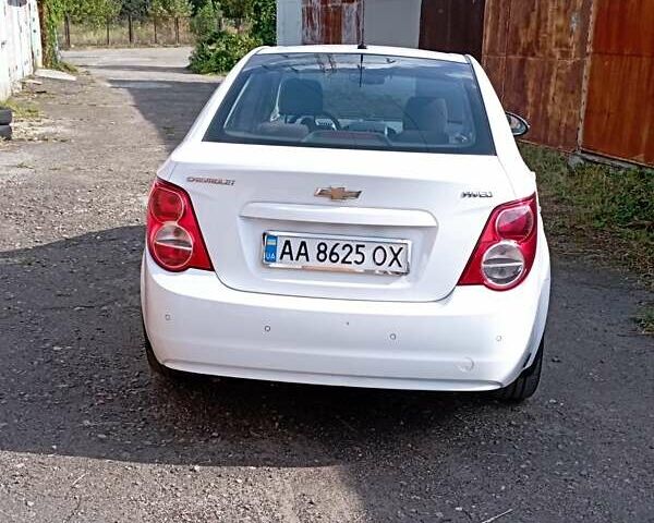 Белый Шевроле Авео, объемом двигателя 1.4 л и пробегом 176 тыс. км за 6400 $, фото 2 на Automoto.ua