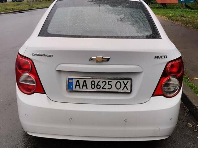 Білий Шевроле Авео, об'ємом двигуна 1.4 л та пробігом 180 тис. км за 6000 $, фото 3 на Automoto.ua