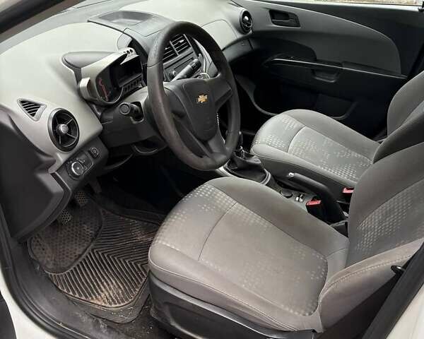 Білий Шевроле Авео, об'ємом двигуна 1.4 л та пробігом 122 тис. км за 5500 $, фото 1 на Automoto.ua