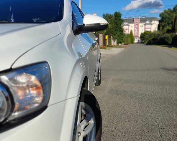 Белый Шевроле Авео, объемом двигателя 1.4 л и пробегом 172 тыс. км за 7189 $, фото 2 на Automoto.ua