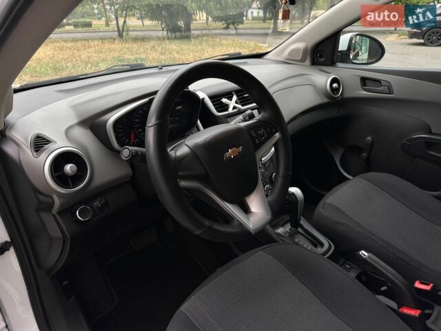 Белый Шевроле Авео, объемом двигателя 1.8 л и пробегом 200 тыс. км за 6500 $, фото 14 на Automoto.ua