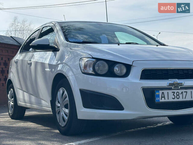 Белый Шевроле Авео, объемом двигателя 1.4 л и пробегом 180 тыс. км за 5500 $, фото 5 на Automoto.ua