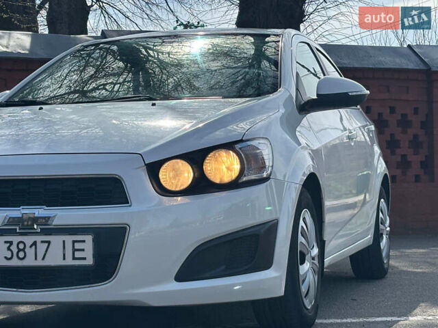 Белый Шевроле Авео, объемом двигателя 1.4 л и пробегом 180 тыс. км за 5500 $, фото 1 на Automoto.ua