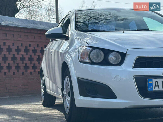 Белый Шевроле Авео, объемом двигателя 1.4 л и пробегом 180 тыс. км за 5500 $, фото 3 на Automoto.ua
