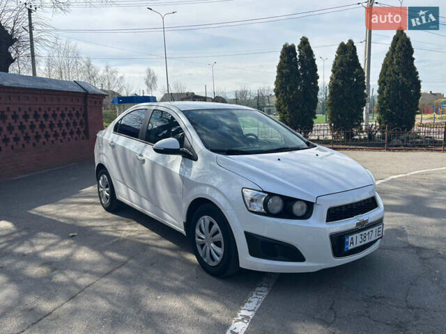 Белый Шевроле Авео, объемом двигателя 1.4 л и пробегом 180 тыс. км за 5500 $, фото 8 на Automoto.ua