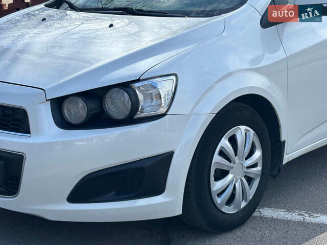 Белый Шевроле Авео, объемом двигателя 1.4 л и пробегом 180 тыс. км за 5500 $, фото 11 на Automoto.ua