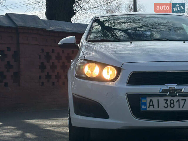 Белый Шевроле Авео, объемом двигателя 1.4 л и пробегом 180 тыс. км за 5500 $, фото 2 на Automoto.ua