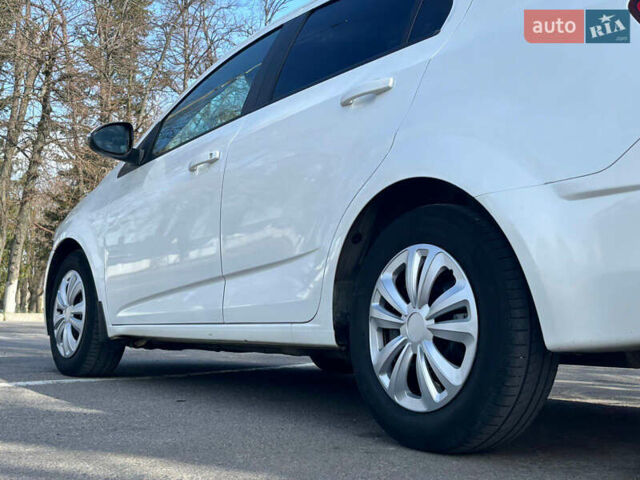 Белый Шевроле Авео, объемом двигателя 1.4 л и пробегом 180 тыс. км за 5500 $, фото 16 на Automoto.ua