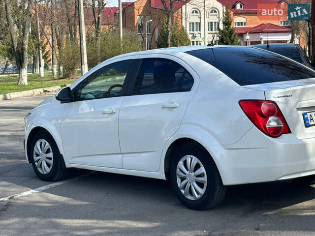 Белый Шевроле Авео, объемом двигателя 1.4 л и пробегом 180 тыс. км за 5500 $, фото 19 на Automoto.ua