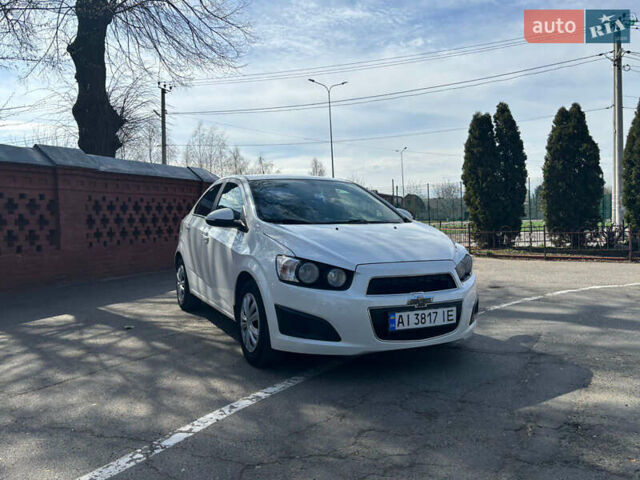 Белый Шевроле Авео, объемом двигателя 1.4 л и пробегом 180 тыс. км за 5500 $, фото 9 на Automoto.ua