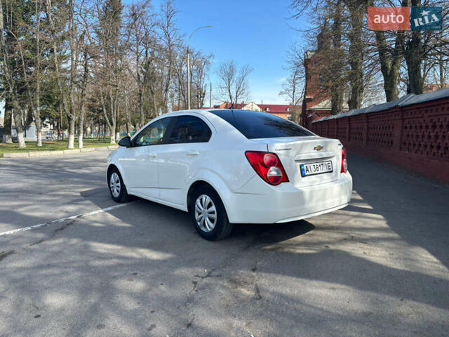 Белый Шевроле Авео, объемом двигателя 1.4 л и пробегом 180 тыс. км за 5500 $, фото 17 на Automoto.ua
