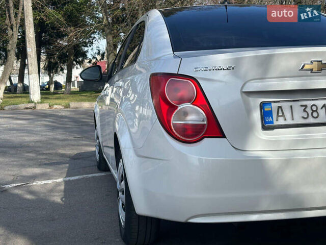 Белый Шевроле Авео, объемом двигателя 1.4 л и пробегом 180 тыс. км за 5500 $, фото 12 на Automoto.ua