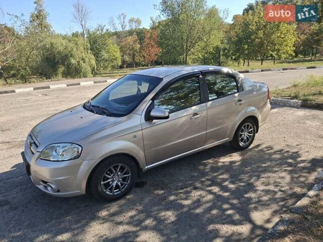 Бежевый Шевроле Авео, объемом двигателя 1.6 л и пробегом 50 тыс. км за 4500 $, фото 3 на Automoto.ua