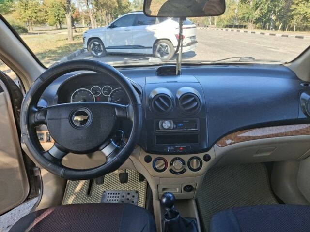 Бежевый Шевроле Авео, объемом двигателя 1.6 л и пробегом 50 тыс. км за 4500 $, фото 1 на Automoto.ua