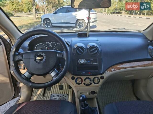 Бежевый Шевроле Авео, объемом двигателя 1.6 л и пробегом 50 тыс. км за 4500 $, фото 1 на Automoto.ua