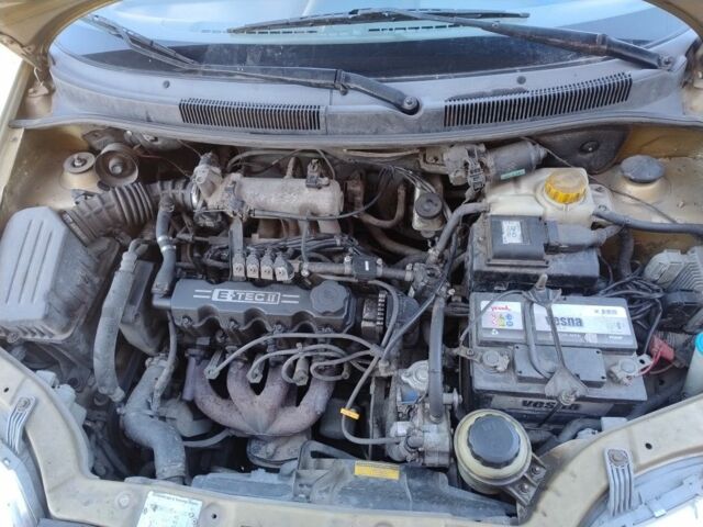 Бежевый Шевроле Авео, объемом двигателя 1.5 л и пробегом 290 тыс. км за 2000 $, фото 5 на Automoto.ua