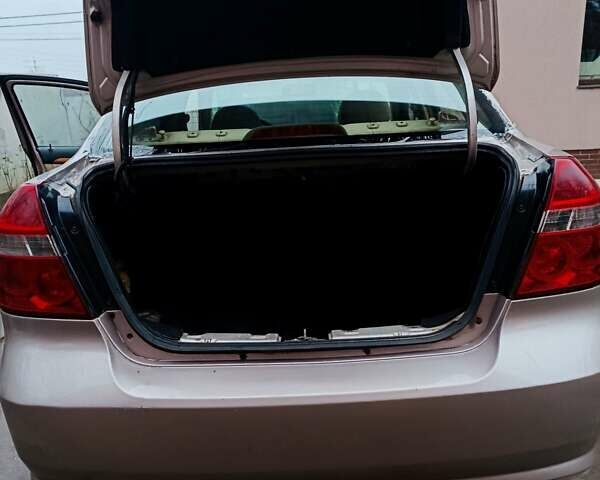 Бежевый Шевроле Авео, объемом двигателя 1.6 л и пробегом 237 тыс. км за 2100 $, фото 8 на Automoto.ua