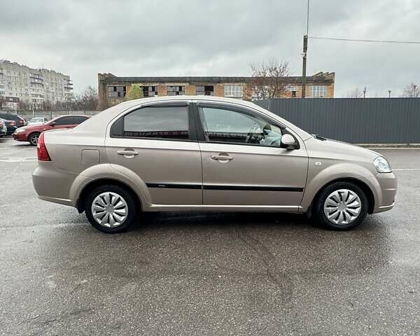 Бежевый Шевроле Авео, объемом двигателя 1.6 л и пробегом 150 тыс. км за 3800 $, фото 3 на Automoto.ua