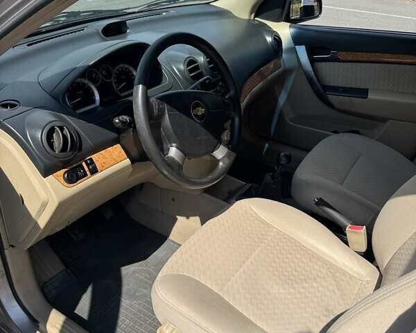 Бежевый Шевроле Авео, объемом двигателя 1.6 л и пробегом 199 тыс. км за 3700 $, фото 9 на Automoto.ua