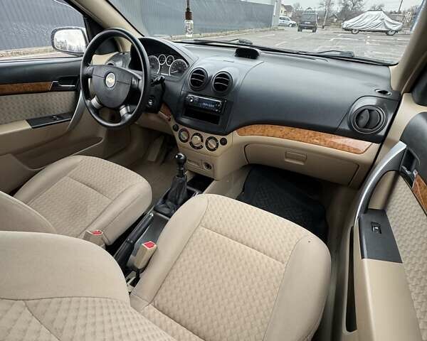 Бежевый Шевроле Авео, объемом двигателя 1.6 л и пробегом 150 тыс. км за 3800 $, фото 10 на Automoto.ua