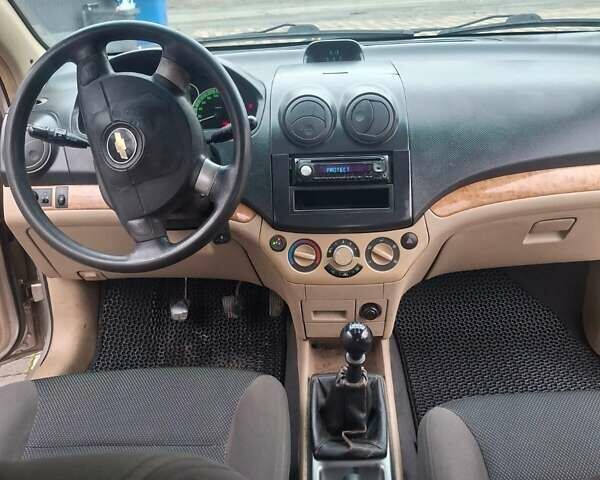 Бежевий Шевроле Авео, об'ємом двигуна 1.6 л та пробігом 355 тис. км за 3100 $, фото 9 на Automoto.ua