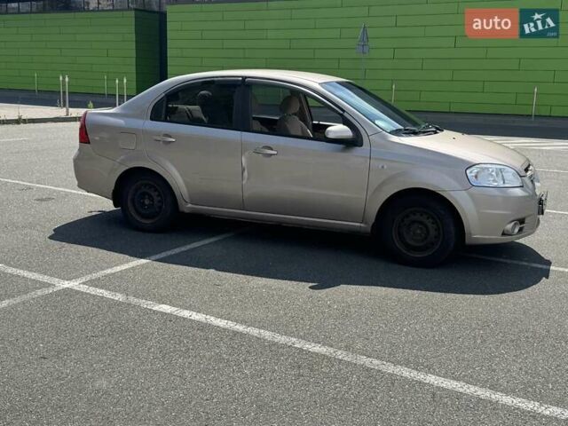 Бежевый Шевроле Авео, объемом двигателя 1.6 л и пробегом 199 тыс. км за 3700 $, фото 2 на Automoto.ua