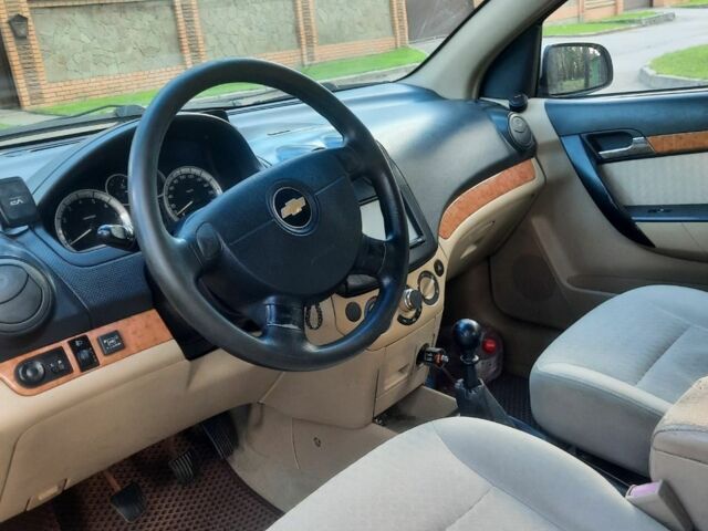 Бежевый Шевроле Авео, объемом двигателя 1.6 л и пробегом 236 тыс. км за 3900 $, фото 6 на Automoto.ua