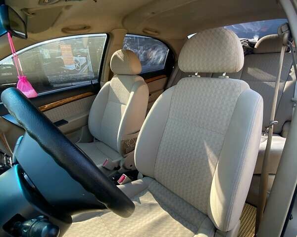 Бежевый Шевроле Авео, объемом двигателя 1.6 л и пробегом 196 тыс. км за 4000 $, фото 4 на Automoto.ua