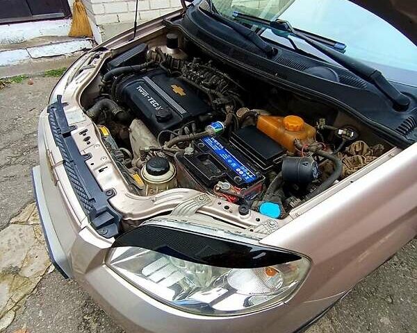 Бежевый Шевроле Авео, объемом двигателя 1.6 л и пробегом 151 тыс. км за 3800 $, фото 4 на Automoto.ua