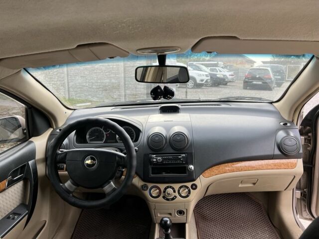 Бежевый Шевроле Авео, объемом двигателя 1.6 л и пробегом 160 тыс. км за 3650 $, фото 1 на Automoto.ua