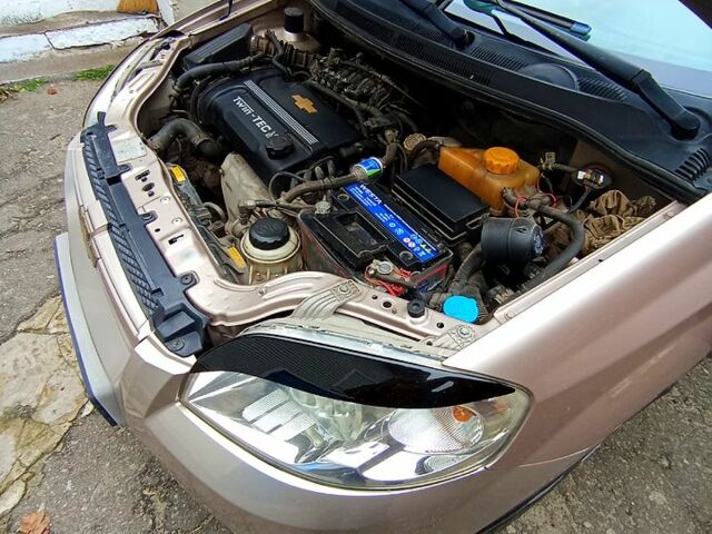 Бежевый Шевроле Авео, объемом двигателя 1.6 л и пробегом 151 тыс. км за 3800 $, фото 5 на Automoto.ua