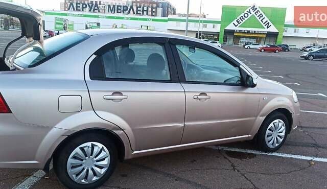 Бежевый Шевроле Авео, объемом двигателя 1.6 л и пробегом 132 тыс. км за 4200 $, фото 4 на Automoto.ua