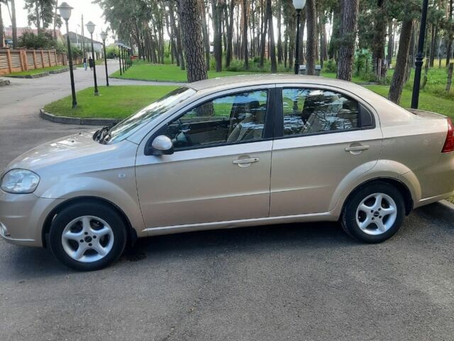 Бежевый Шевроле Авео, объемом двигателя 1.6 л и пробегом 236 тыс. км за 3900 $, фото 2 на Automoto.ua