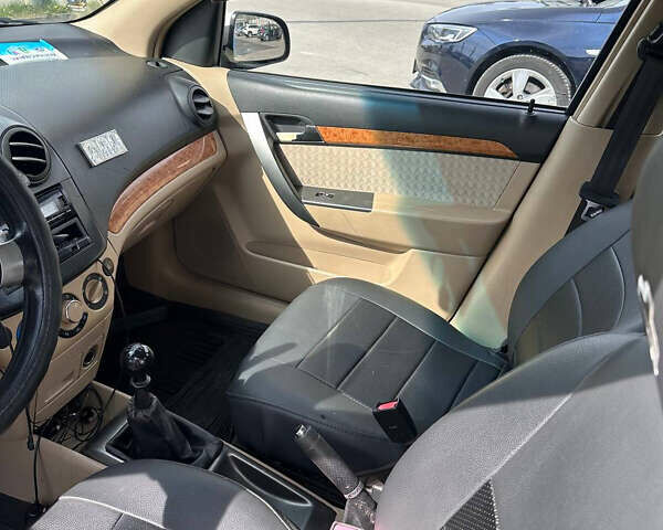 Бежевый Шевроле Авео, объемом двигателя 1.6 л и пробегом 288 тыс. км за 3200 $, фото 12 на Automoto.ua