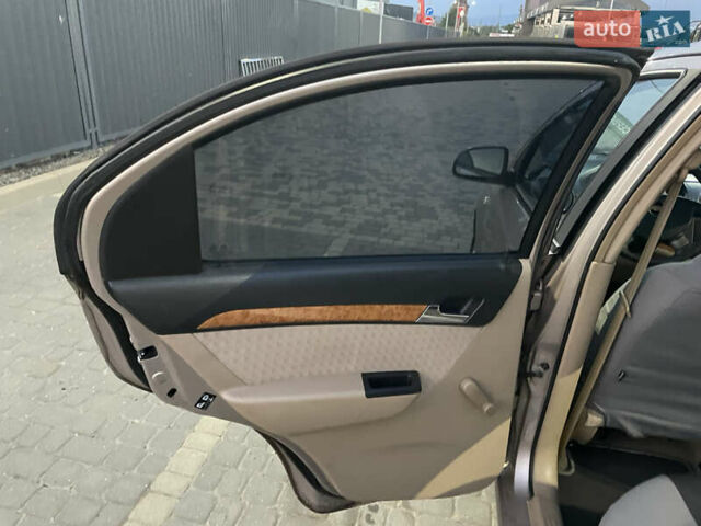 Бежевий Шевроле Авео, об'ємом двигуна 1.6 л та пробігом 174 тис. км за 4200 $, фото 20 на Automoto.ua
