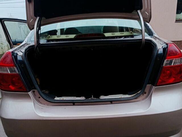 Бежевый Шевроле Авео, объемом двигателя 1.6 л и пробегом 237 тыс. км за 2100 $, фото 9 на Automoto.ua